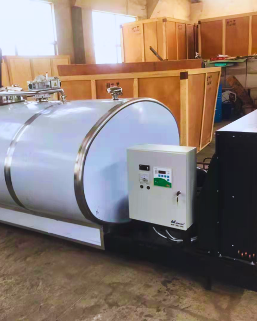 2000L Milk Chiller sale in Kenya The 2000L Milk Chiller is a reliable and efficient bulk cooling tank designed to meet the needs of growing dairy farms, milk collection centers, and cooperatives. Once milk is collected, rapid cooling is essential to slow bacterial growth, extend freshness, and ensure compliance with hygiene standards. This machine provides the perfect balance of capacity, performance, and affordability.